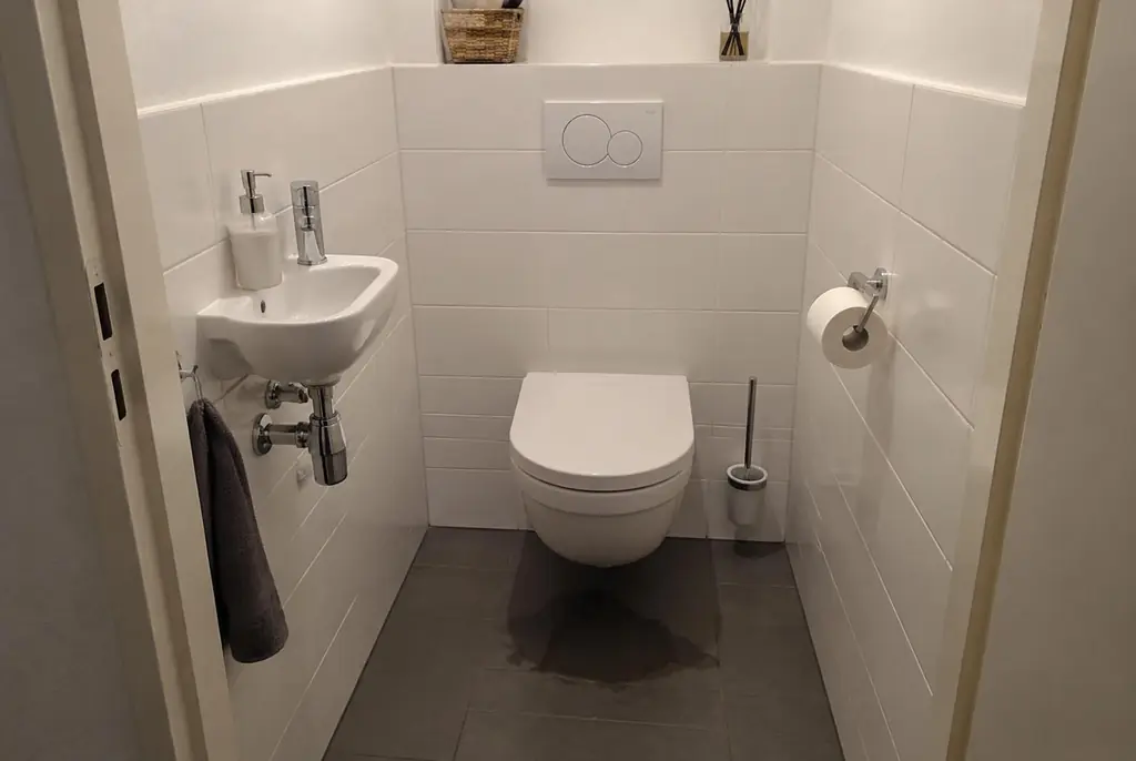 Lekdetectie Weesp – natte vloer bij een toilet